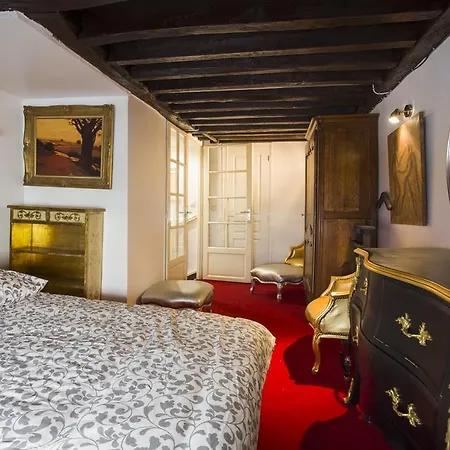 Marais Triplex